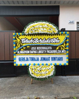 Papan Bunga Duka di Mewoluk