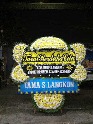 Papan Bunga Duka di Mewoluk